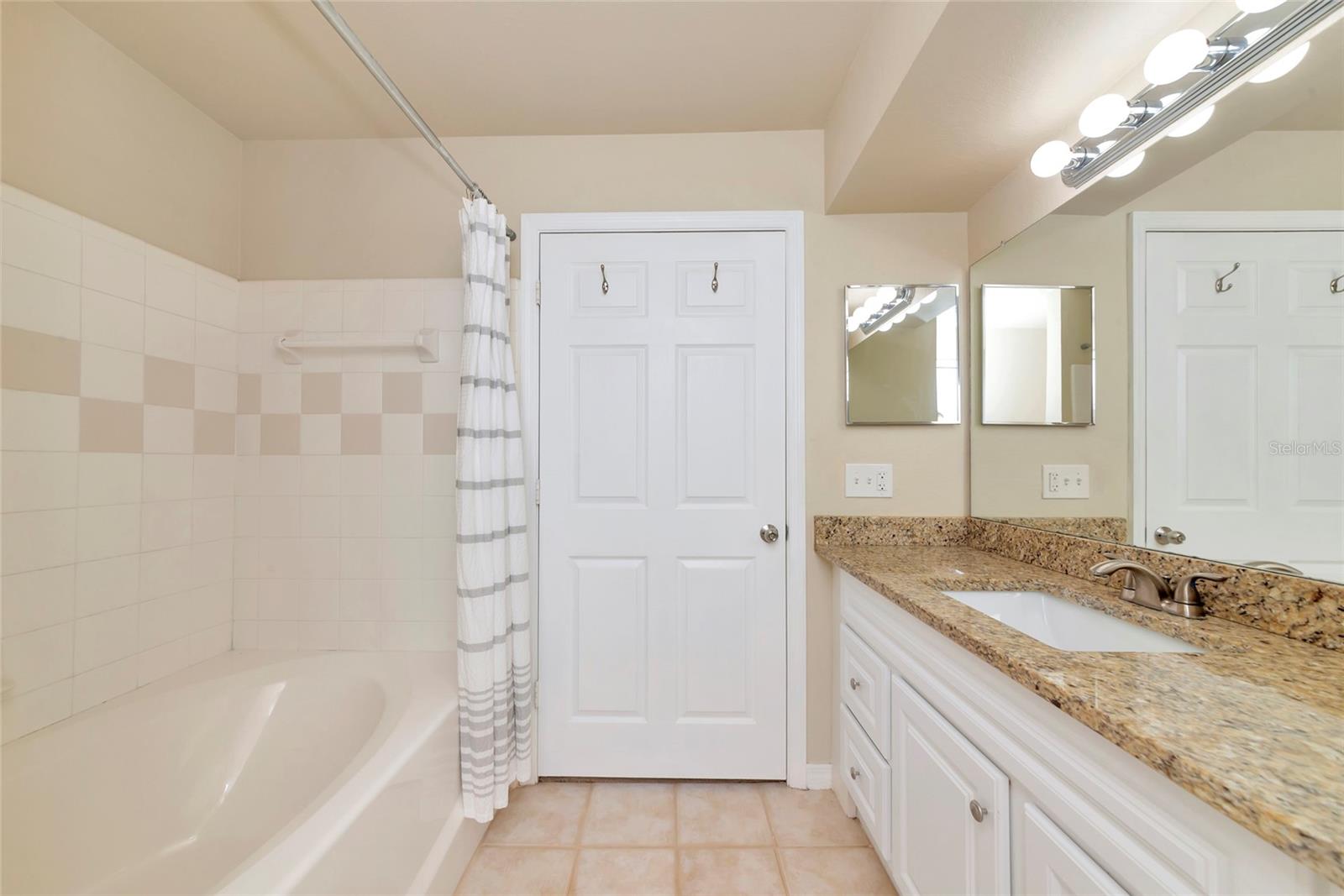 Image 24 of 61 For 5560 Rosehill Road 201