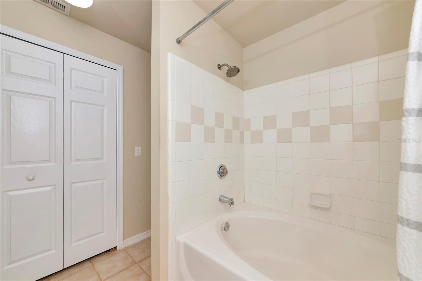 Image 26 of 61 For 5560 Rosehill Road 201