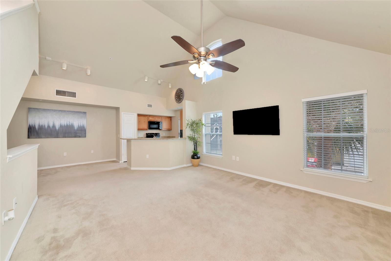 Image 3 of 61 For 5560 Rosehill Road 201