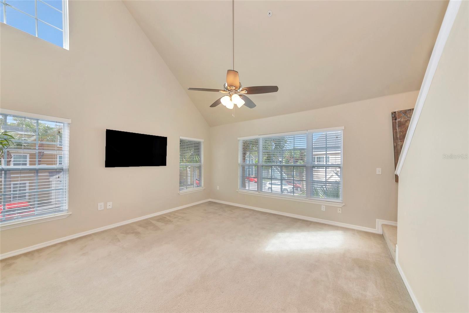 Image 4 of 61 For 5560 Rosehill Road 201