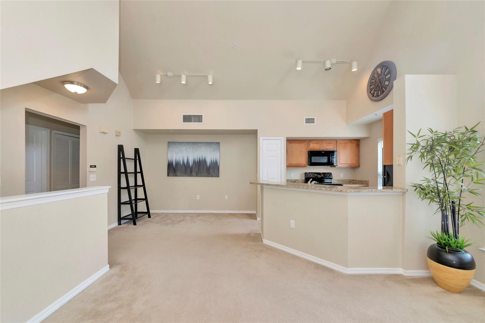 Image 8 of 61 For 5560 Rosehill Road 201