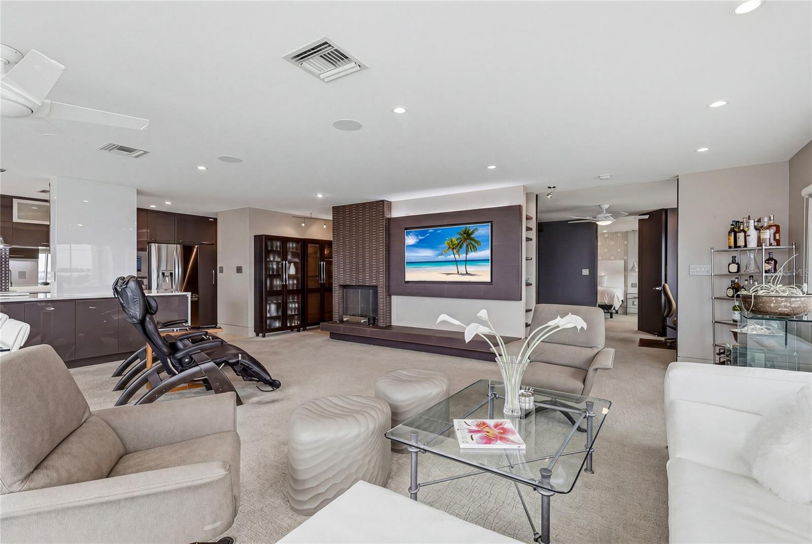 Image 11 of 57 For 350 Golden Gate Point 51