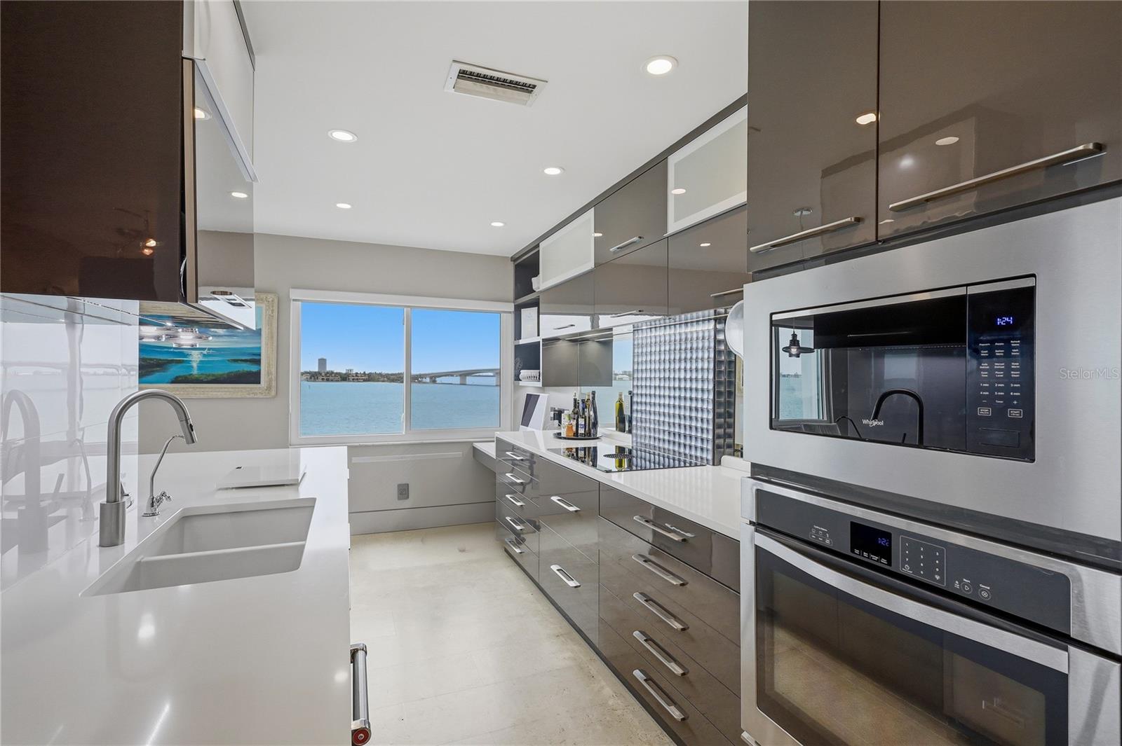 Image 16 of 57 For 350 Golden Gate Point 51