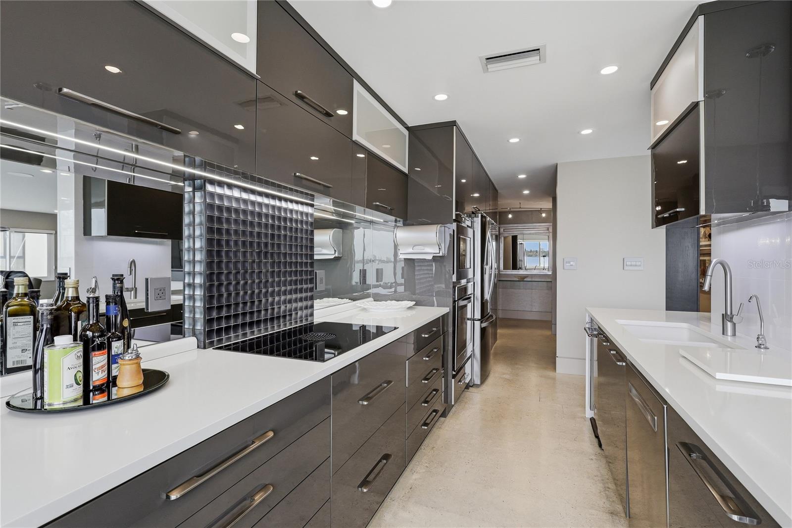 Image 18 of 57 For 350 Golden Gate Point 51