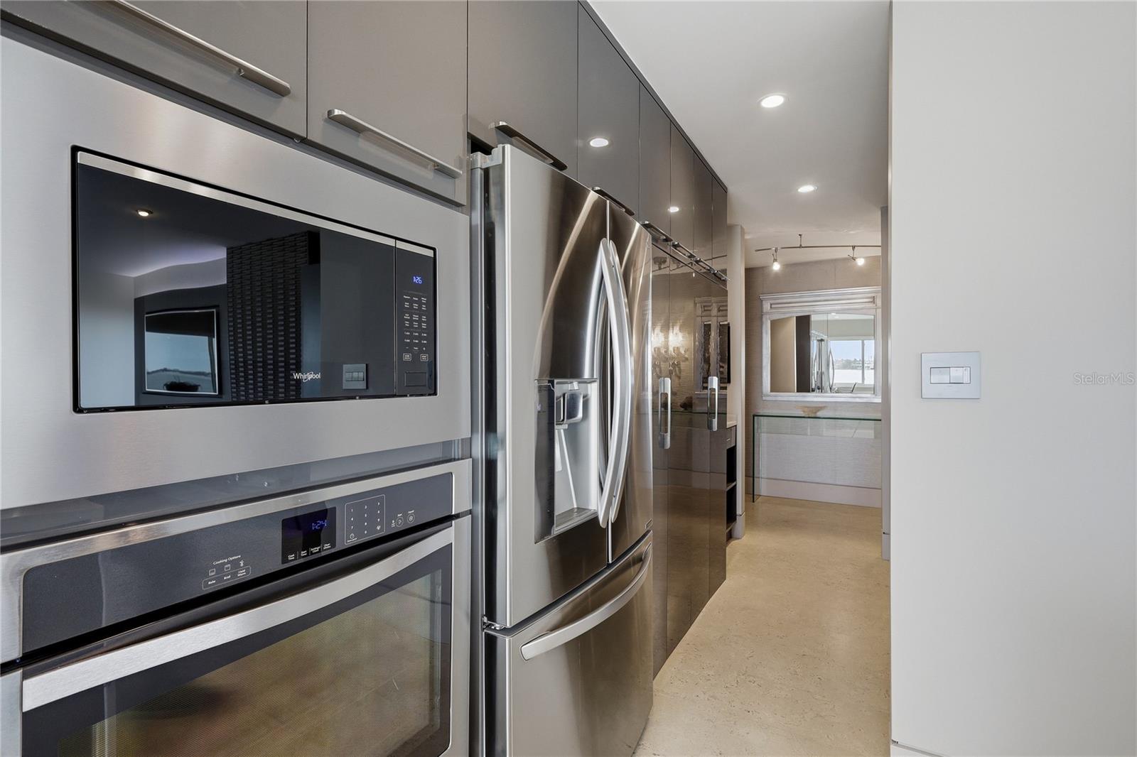 Image 19 of 57 For 350 Golden Gate Point 51