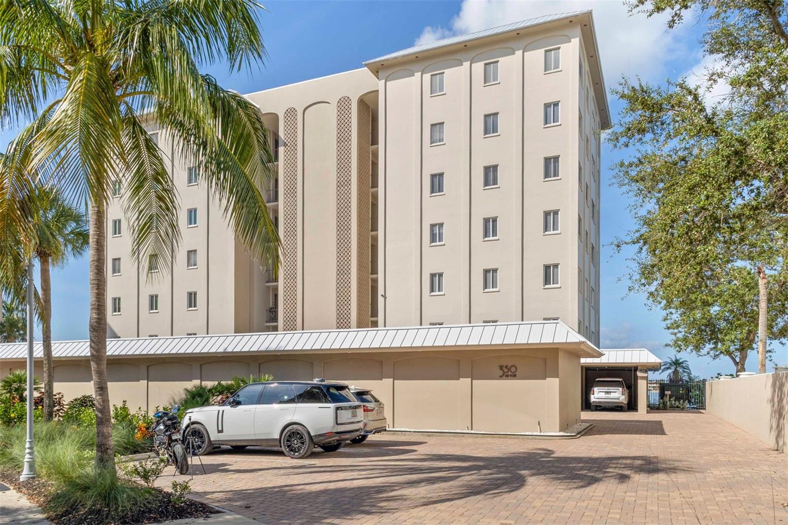 Image 3 of 57 For 350 Golden Gate Point 51