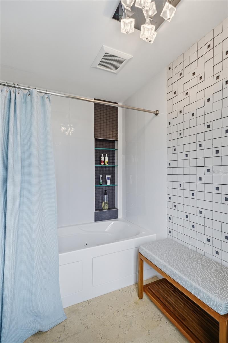 Image 30 of 57 For 350 Golden Gate Point 51