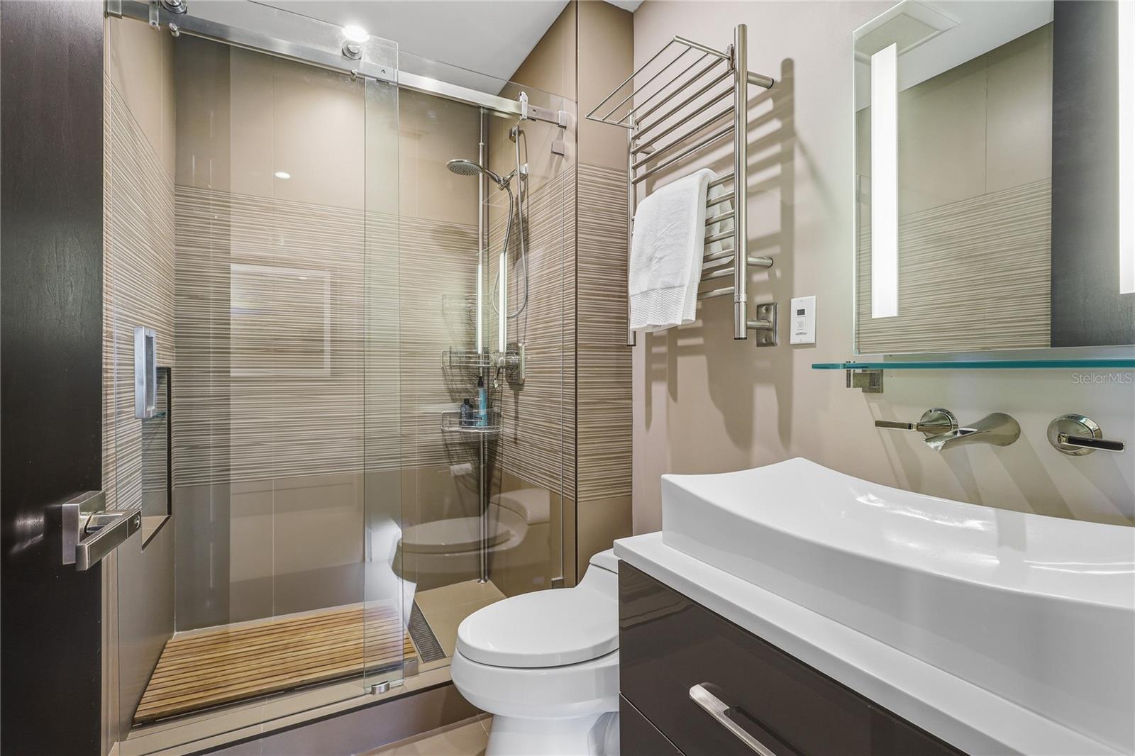 Image 35 of 57 For 350 Golden Gate Point 51