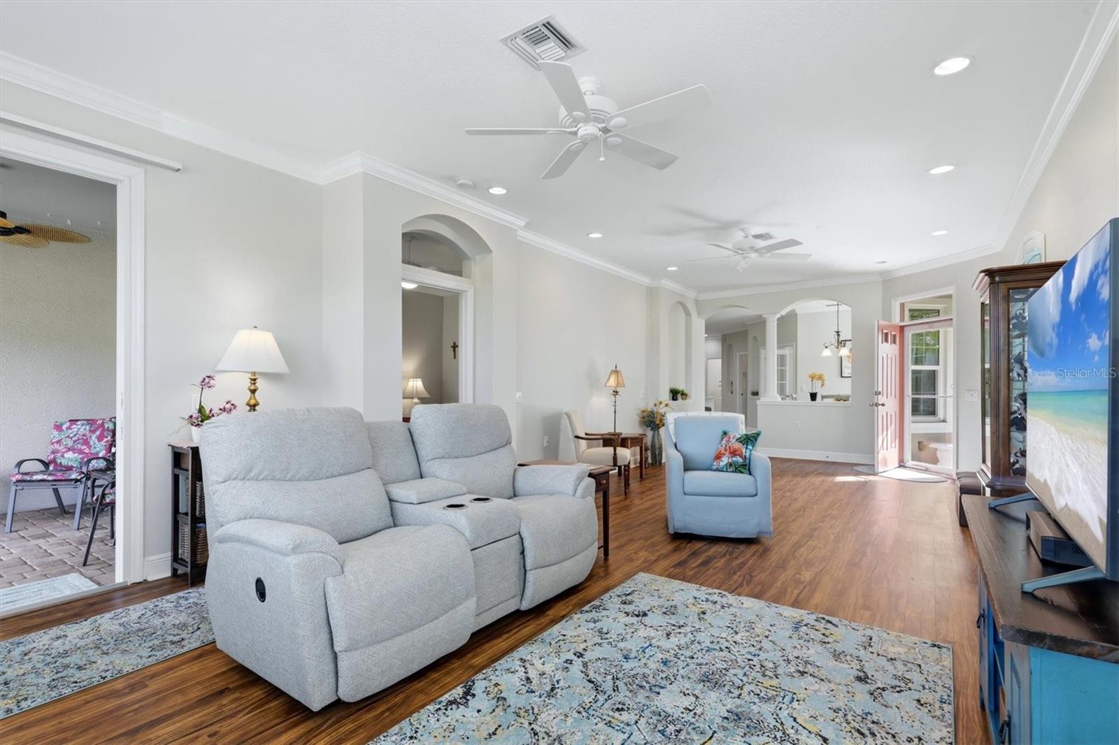 Image 10 of 44 For 6922 Woodmore Terrace