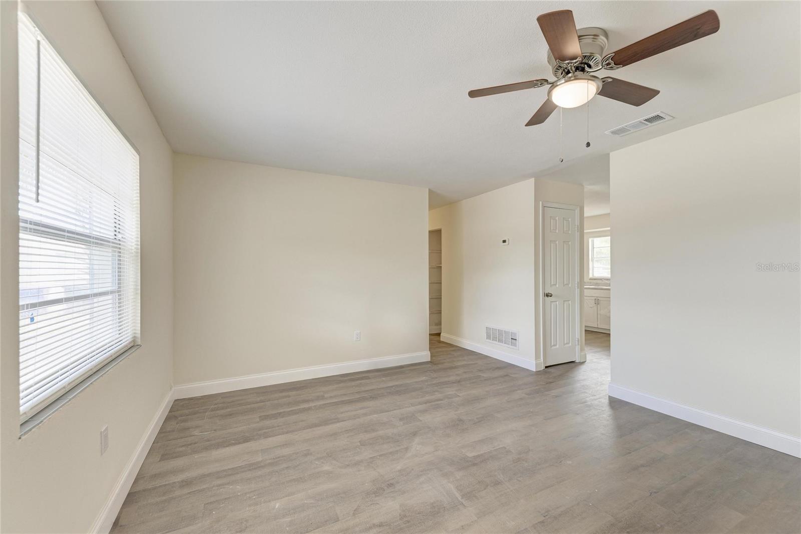 Image 4 of 19 For 3012 Clay Circle