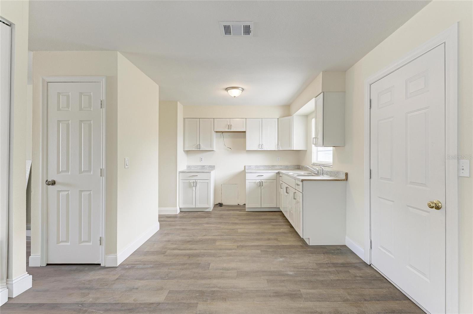 Image 5 of 19 For 3012 Clay Circle