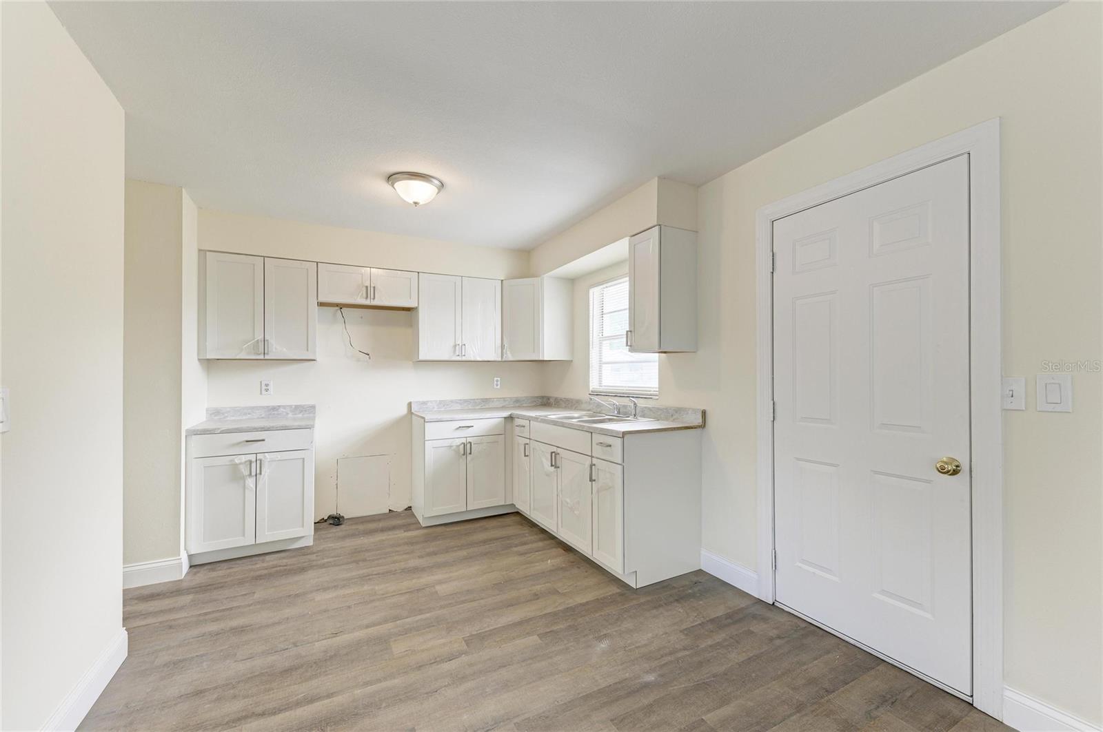 Image 6 of 19 For 3012 Clay Circle