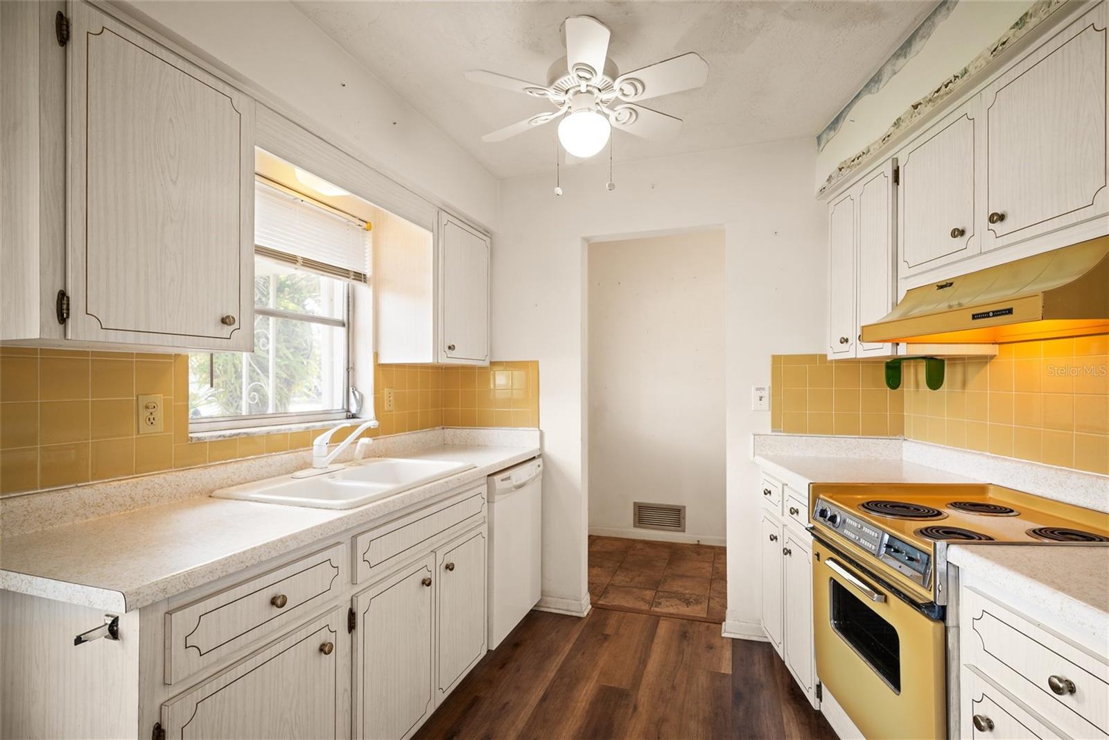 Image 5 of 19 For 6943 301st Avenue N