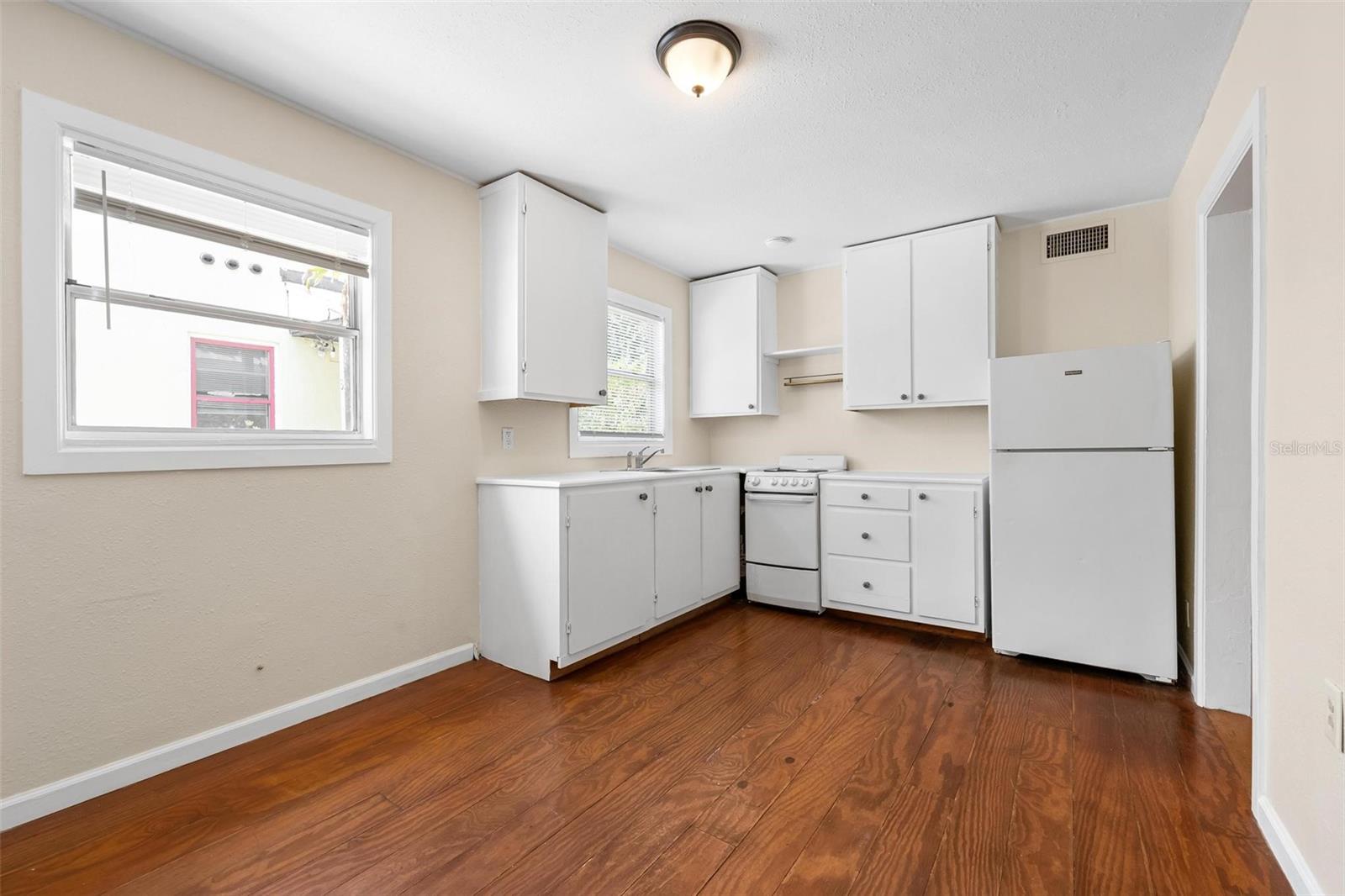 Image 4 of 15 For 321 Ohio Place C