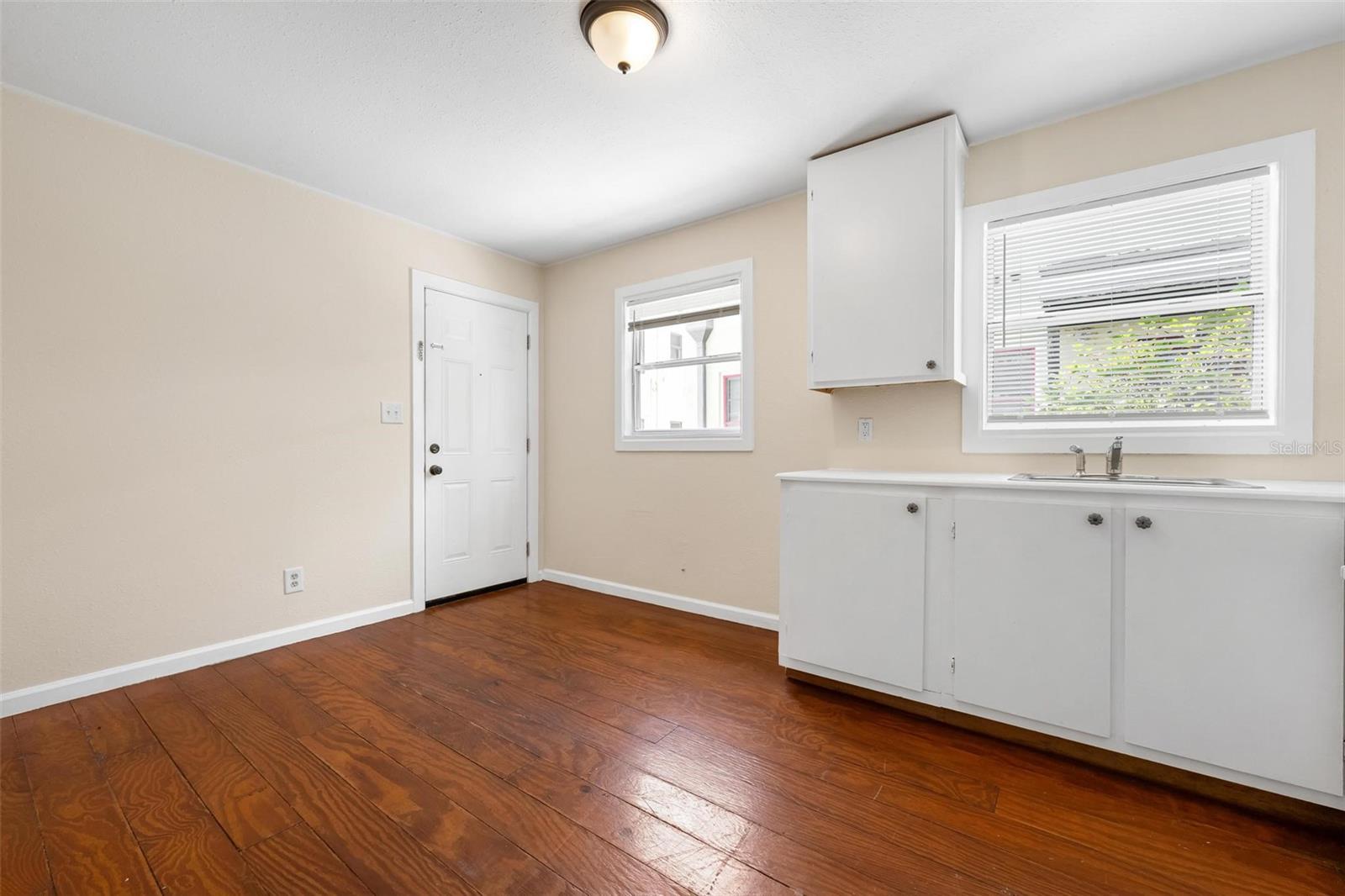 Image 5 of 15 For 321 Ohio Place C