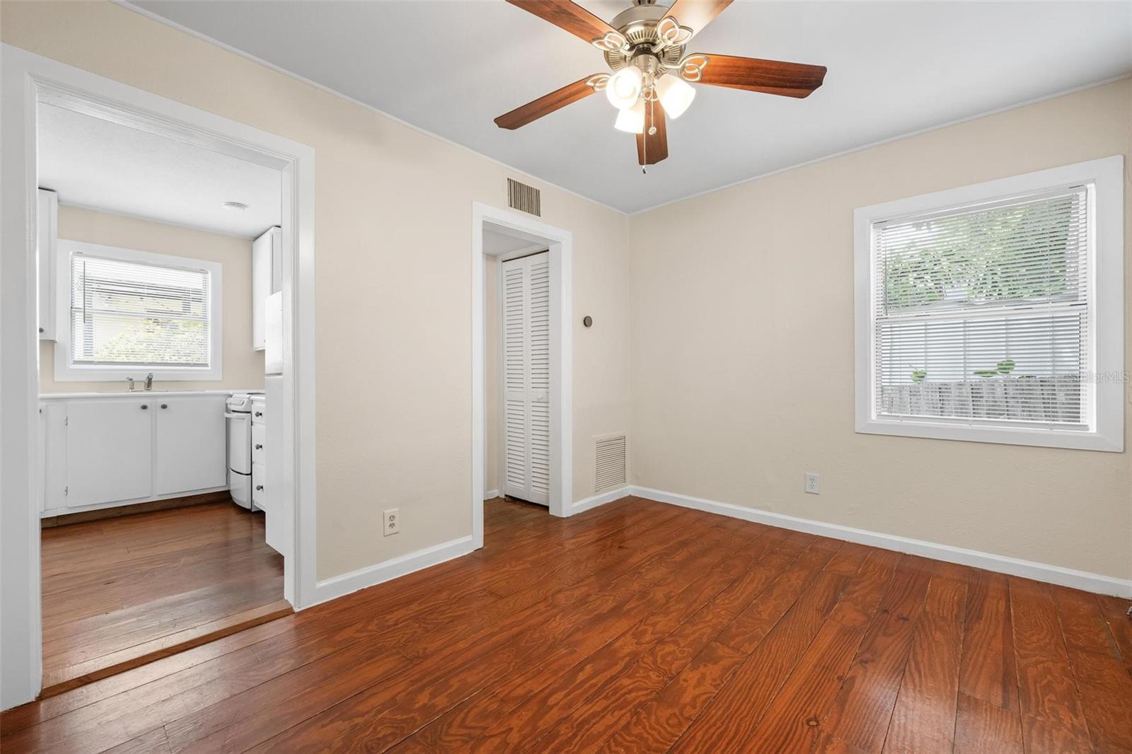 Image 7 of 15 For 321 Ohio Place C