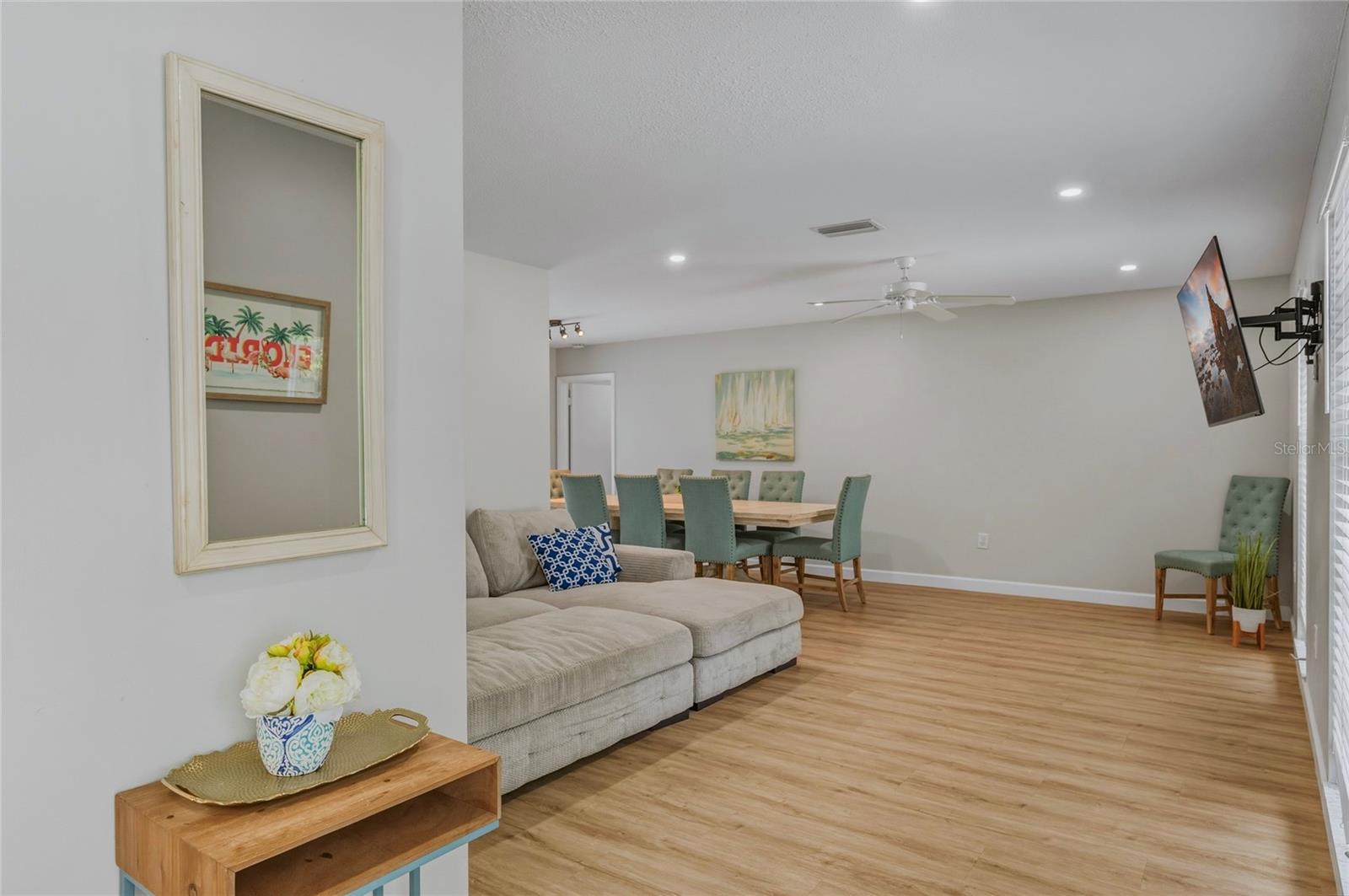 Image 10 of 42 For 1133 Montezuma Drive