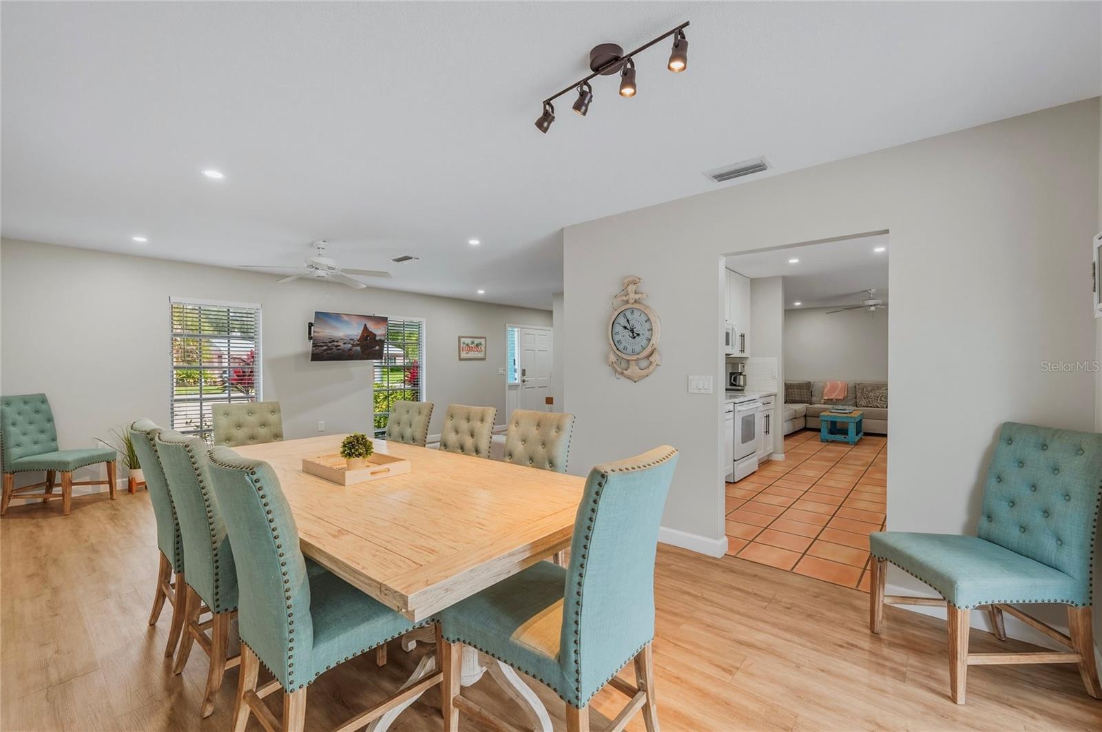 Image 11 of 42 For 1133 Montezuma Drive