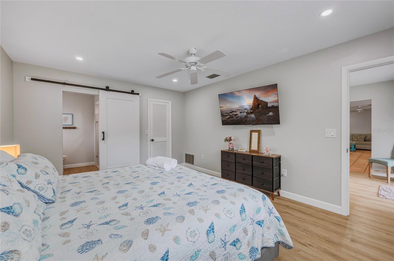 Image 17 of 42 For 1133 Montezuma Drive