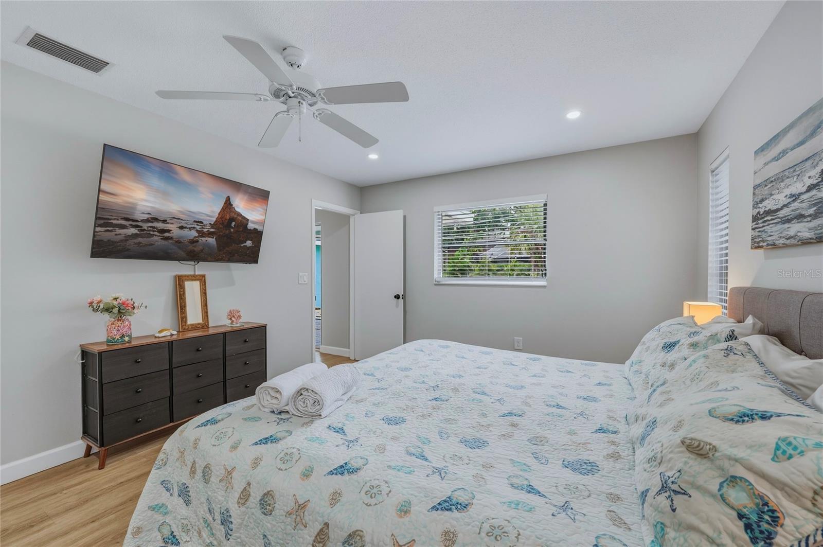 Image 18 of 42 For 1133 Montezuma Drive