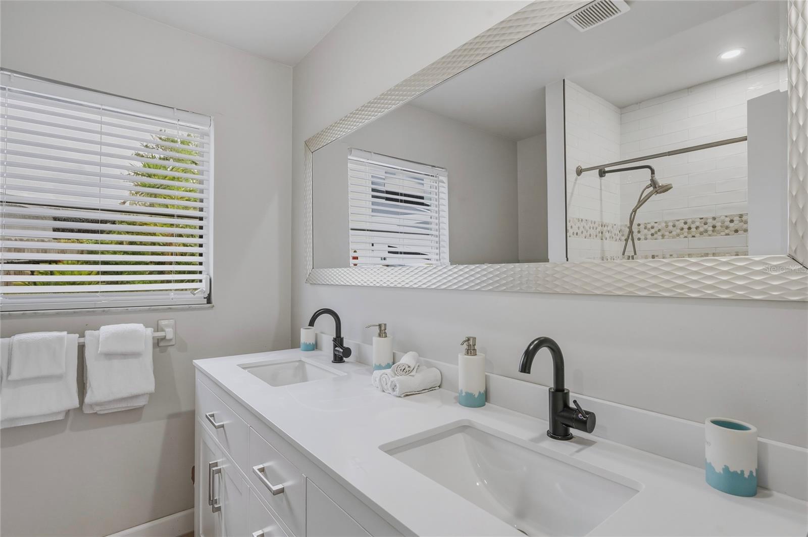 Image 23 of 42 For 1133 Montezuma Drive