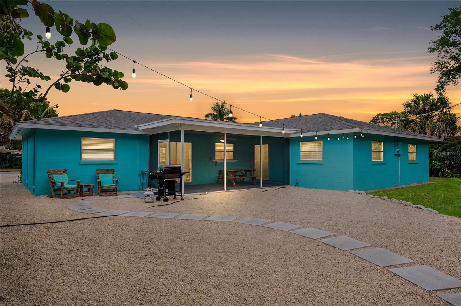 Image 7 of 42 For 1133 Montezuma Drive