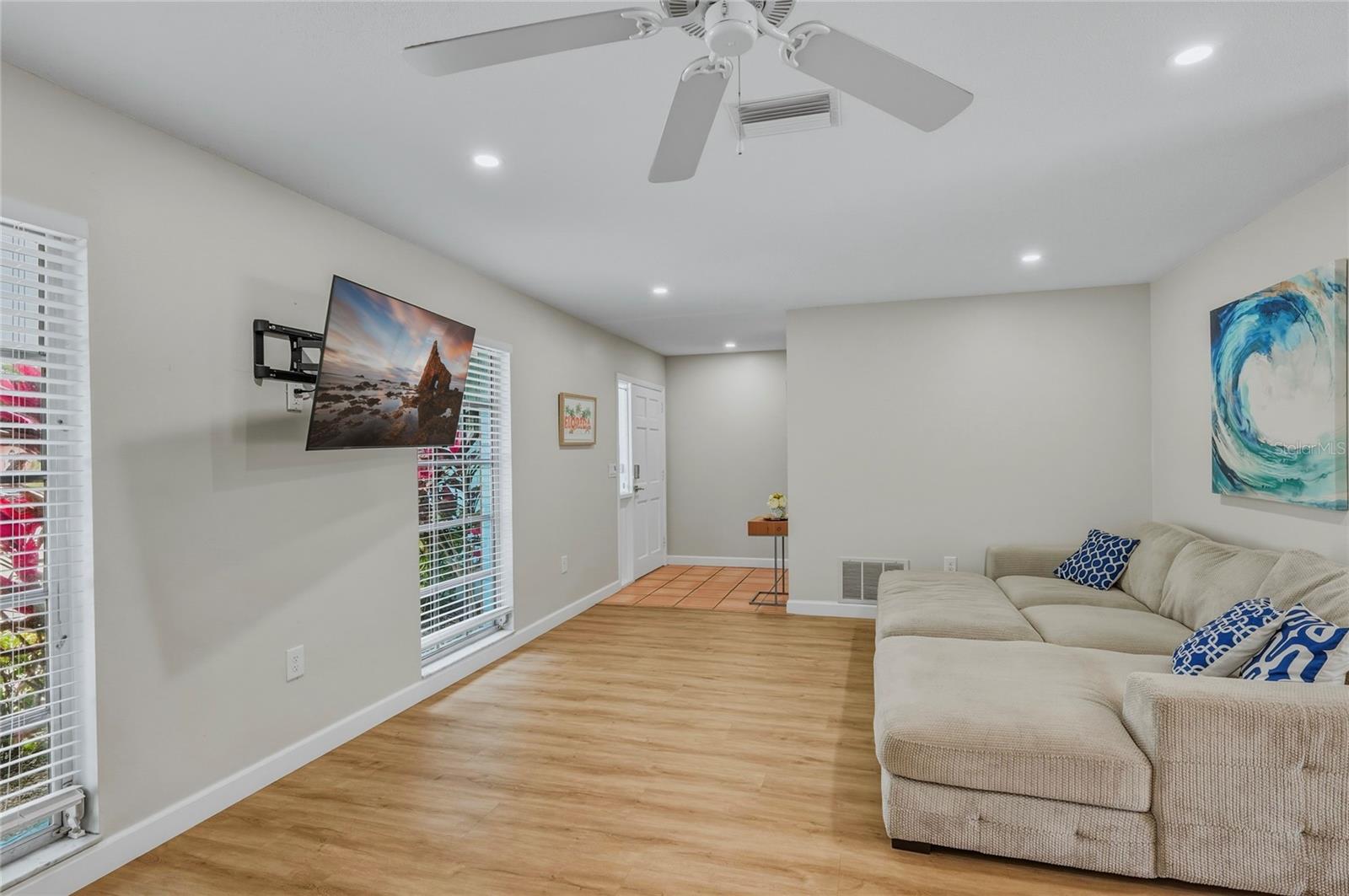 Image 8 of 42 For 1133 Montezuma Drive