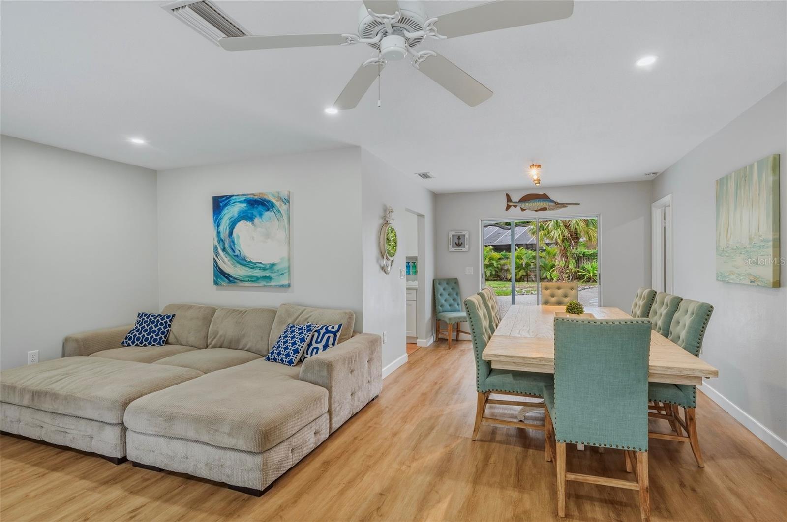 Image 9 of 42 For 1133 Montezuma Drive