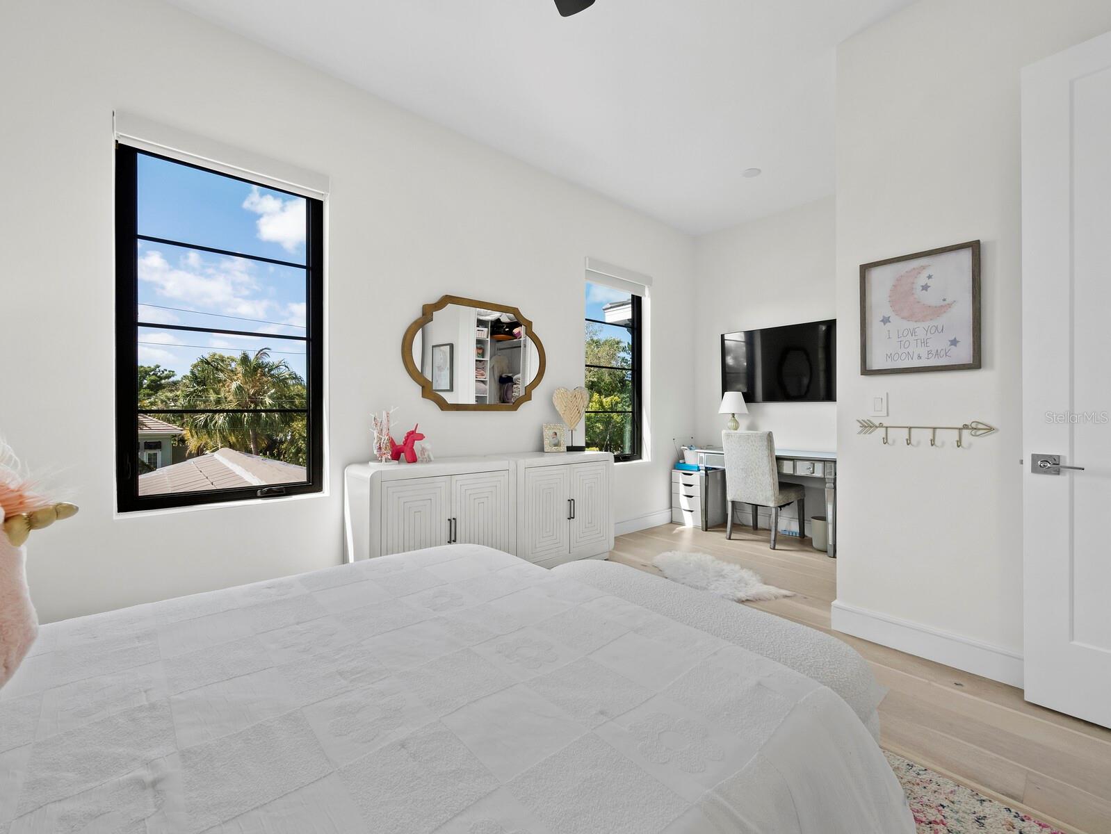 Image 33 of 43 For 1717 Alta Vista Street