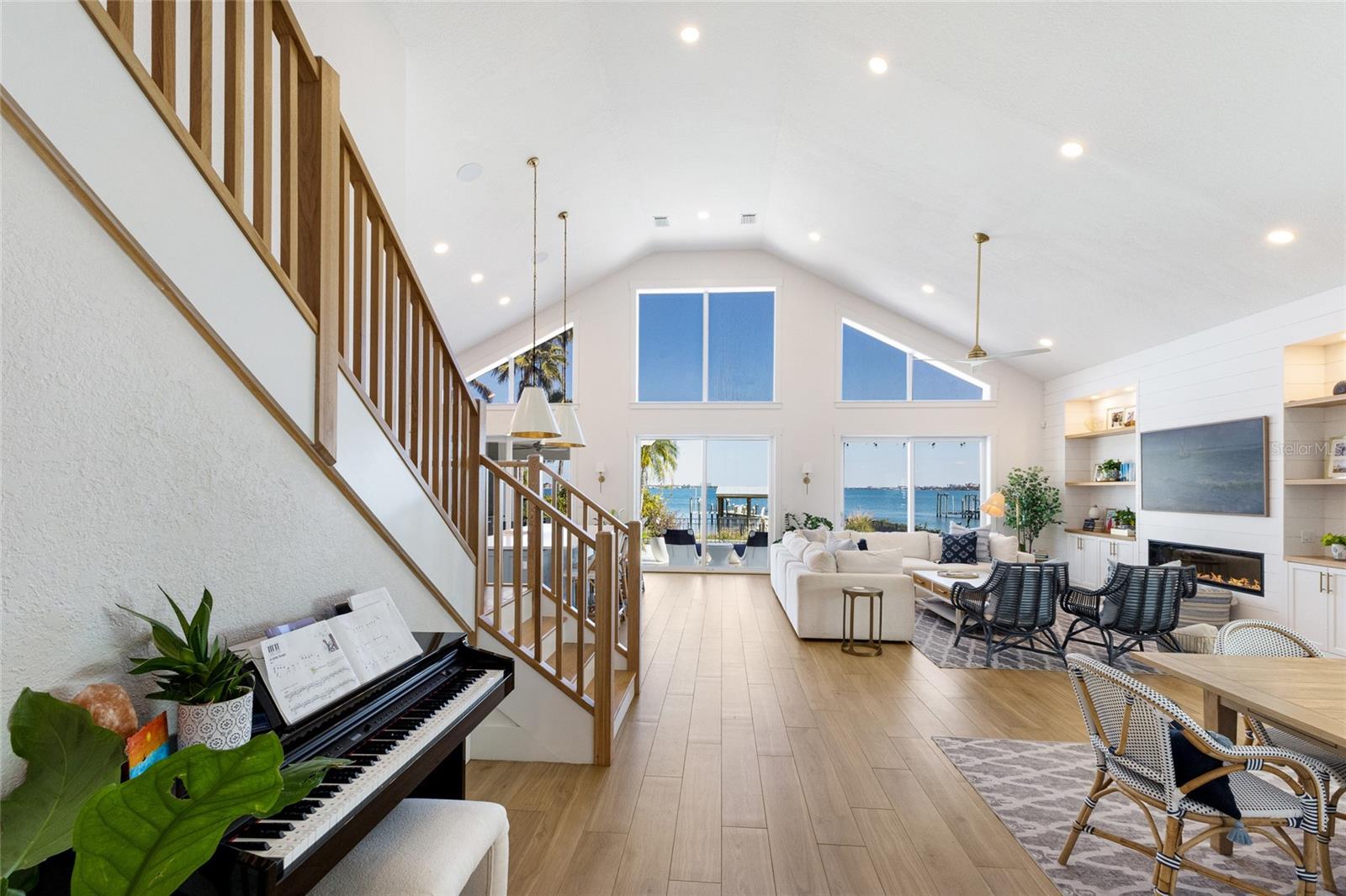 Image 16 of 90 For 1519 Riverview Lane