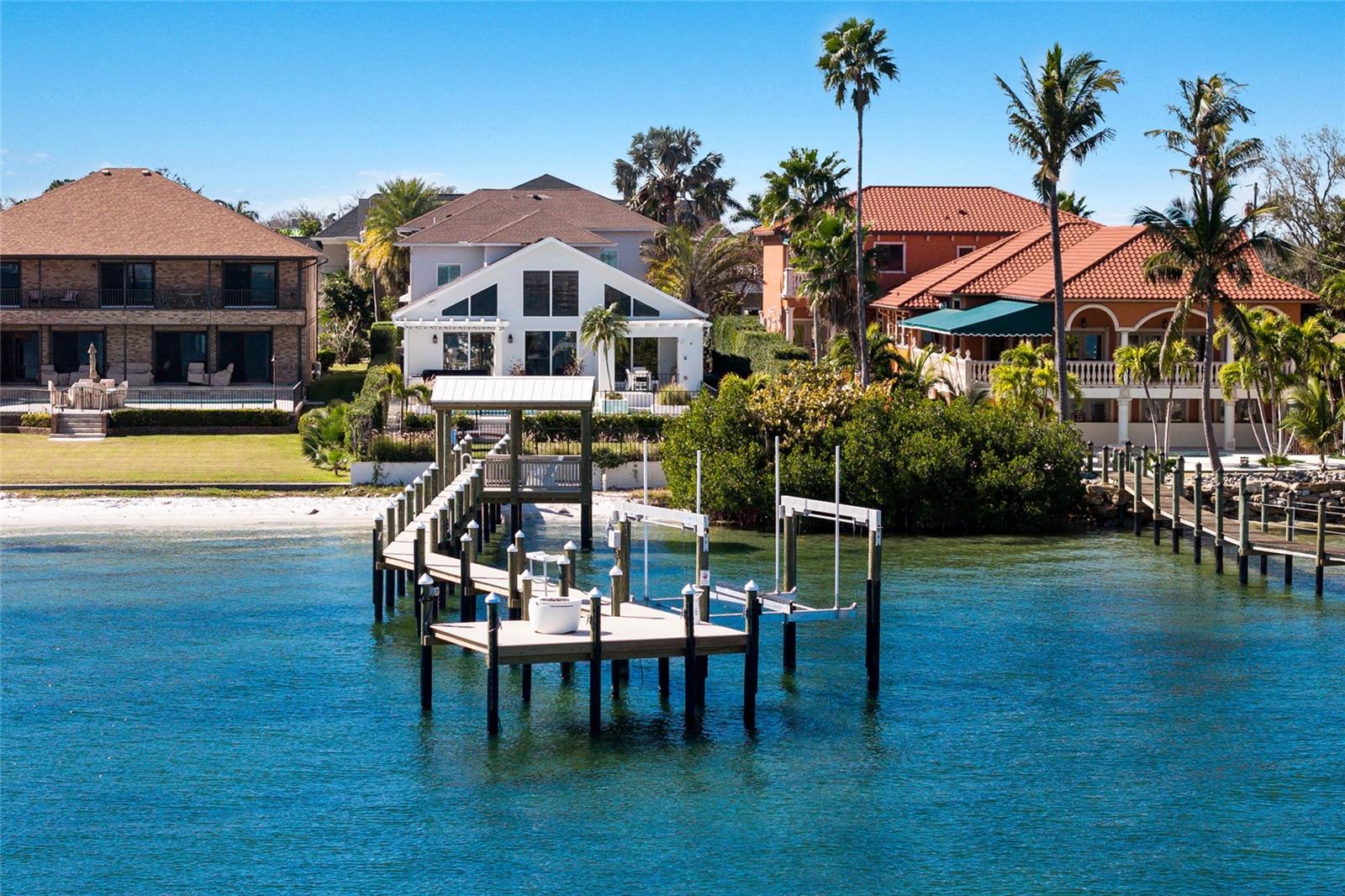 Image 4 of 90 For 1519 Riverview Lane