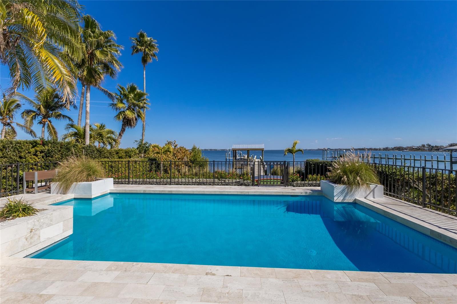 Image 5 of 90 For 1519 Riverview Lane