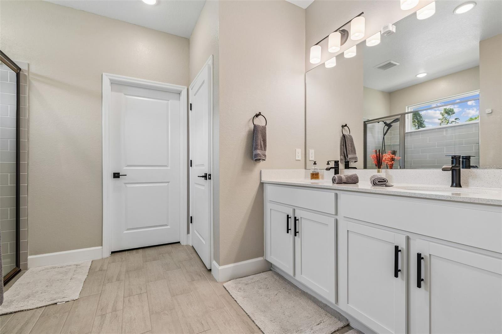 Image 38 of 77 For 4916 Hader Road