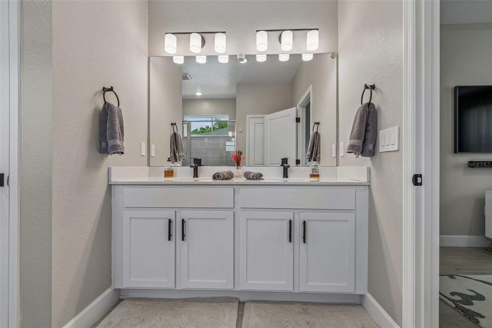 Image 39 of 77 For 4916 Hader Road