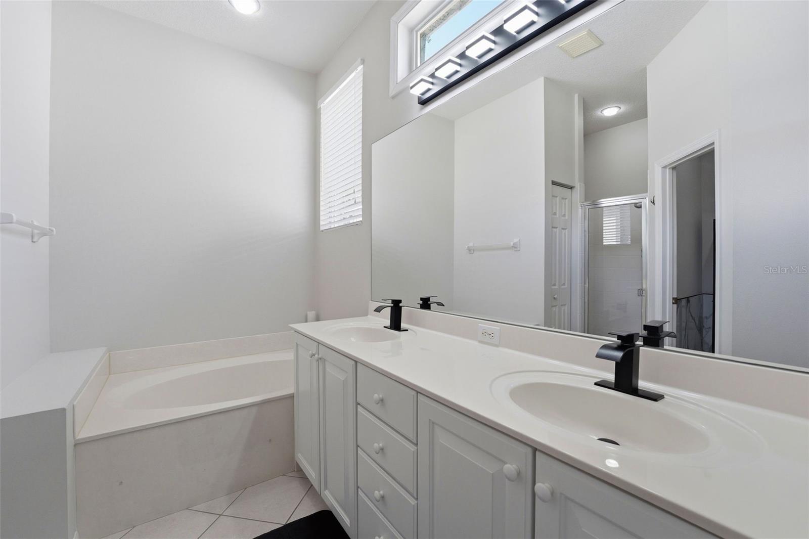 Image 22 of 37 For 132 Tall Trees Court