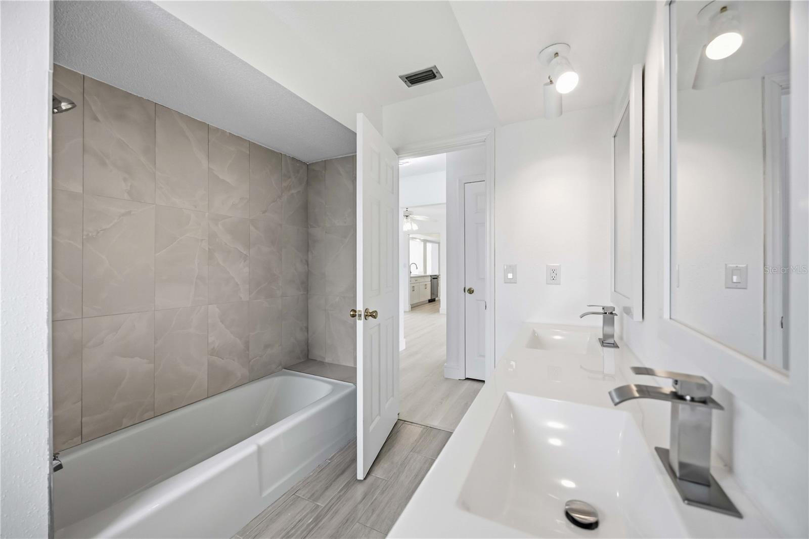 Image 38 of 47 For 2501 Cass Street