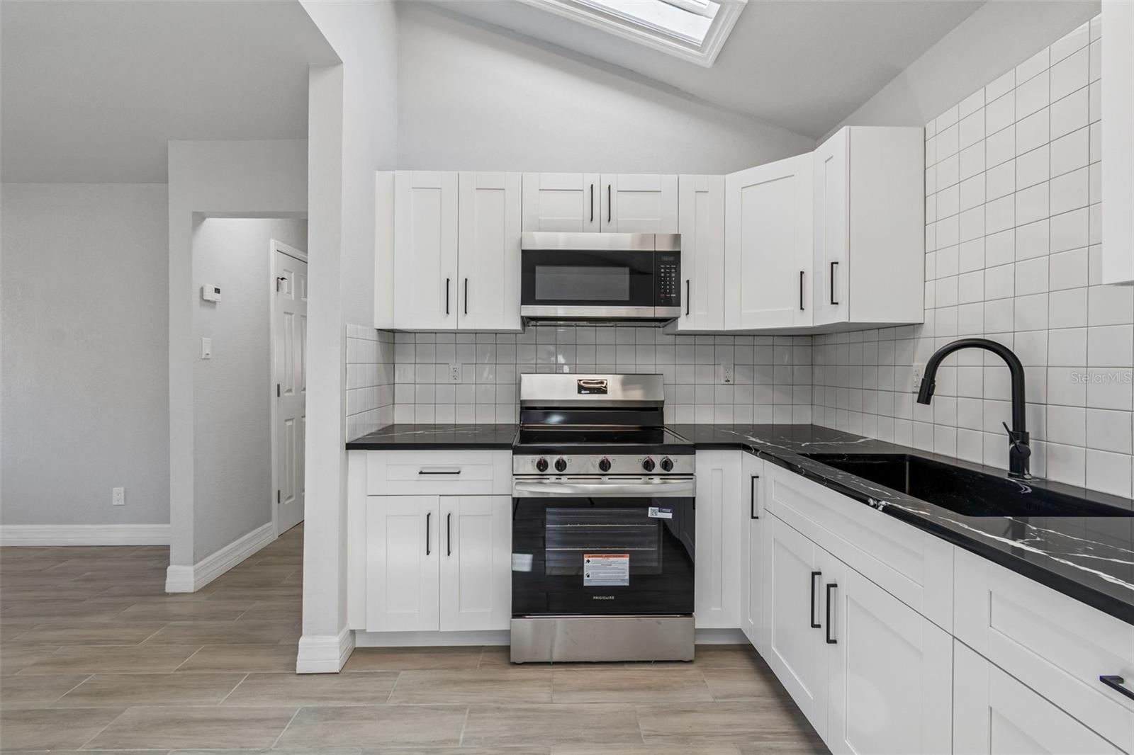 Image 33 of 91 For 2309 21st Avenue W