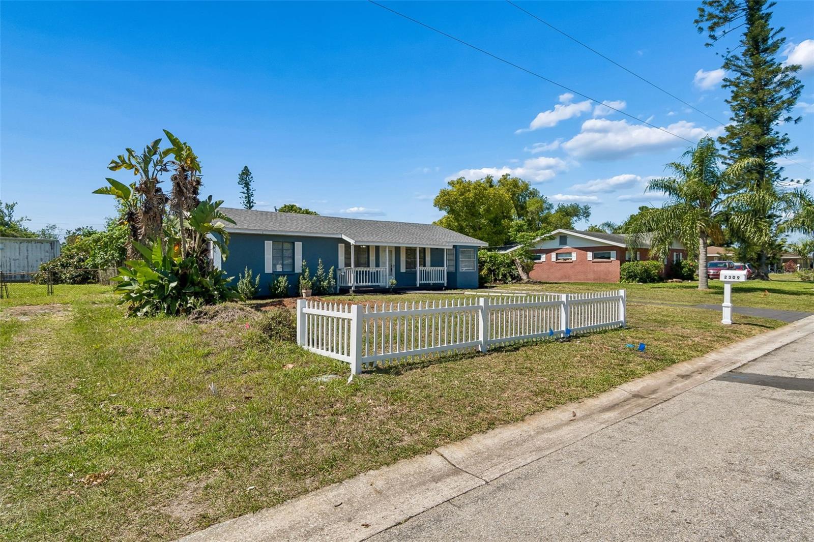 Image 6 of 91 For 2309 21st Avenue W