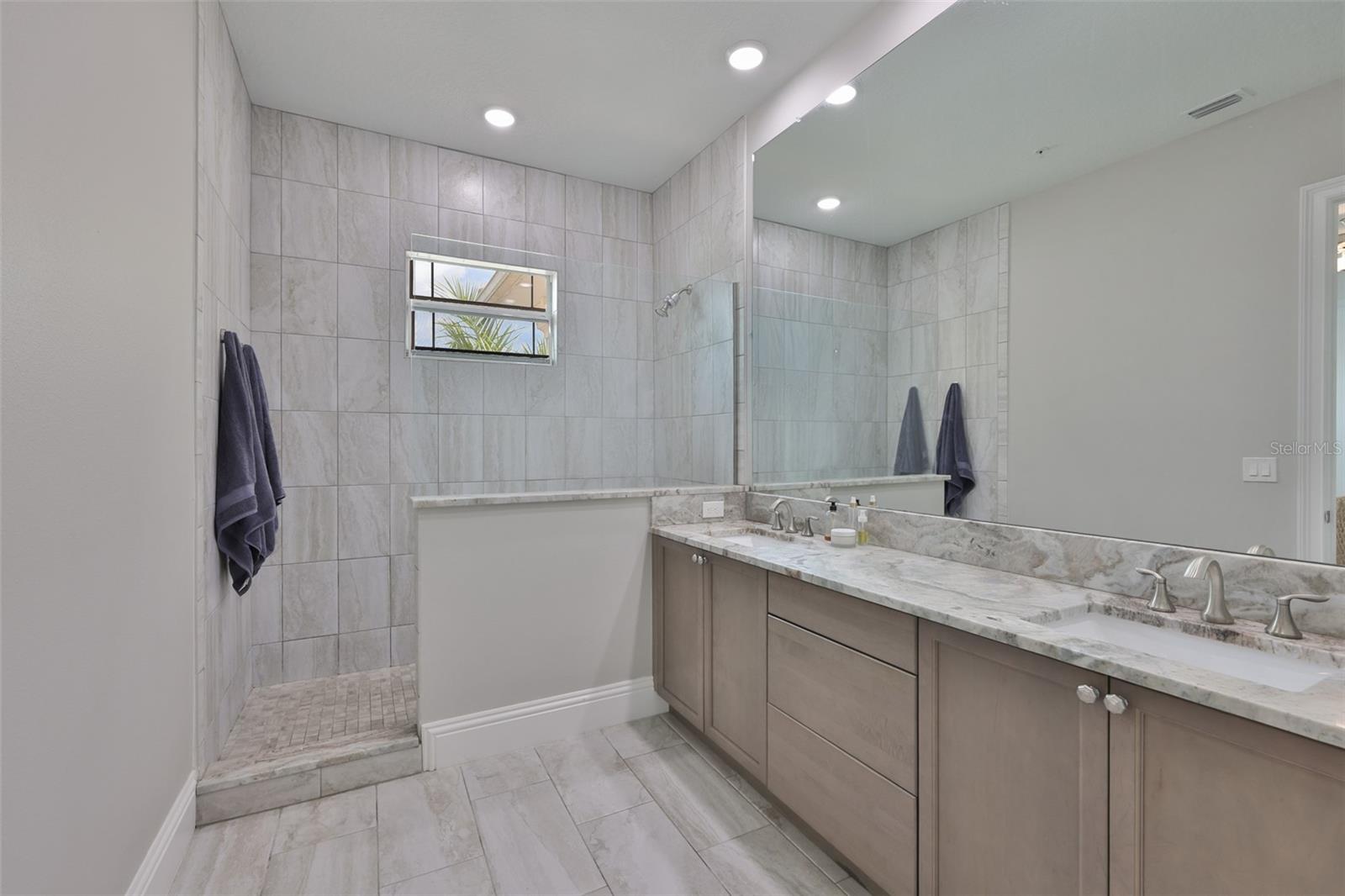 Image 35 of 41 For 7835 Hidden Creek Loop 102