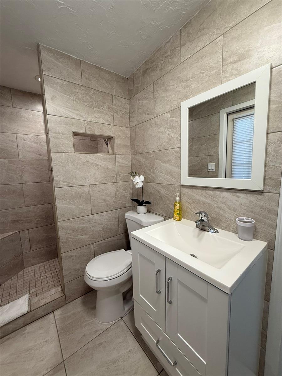 Image 16 of 56 For 828 Tuttle Avenue B