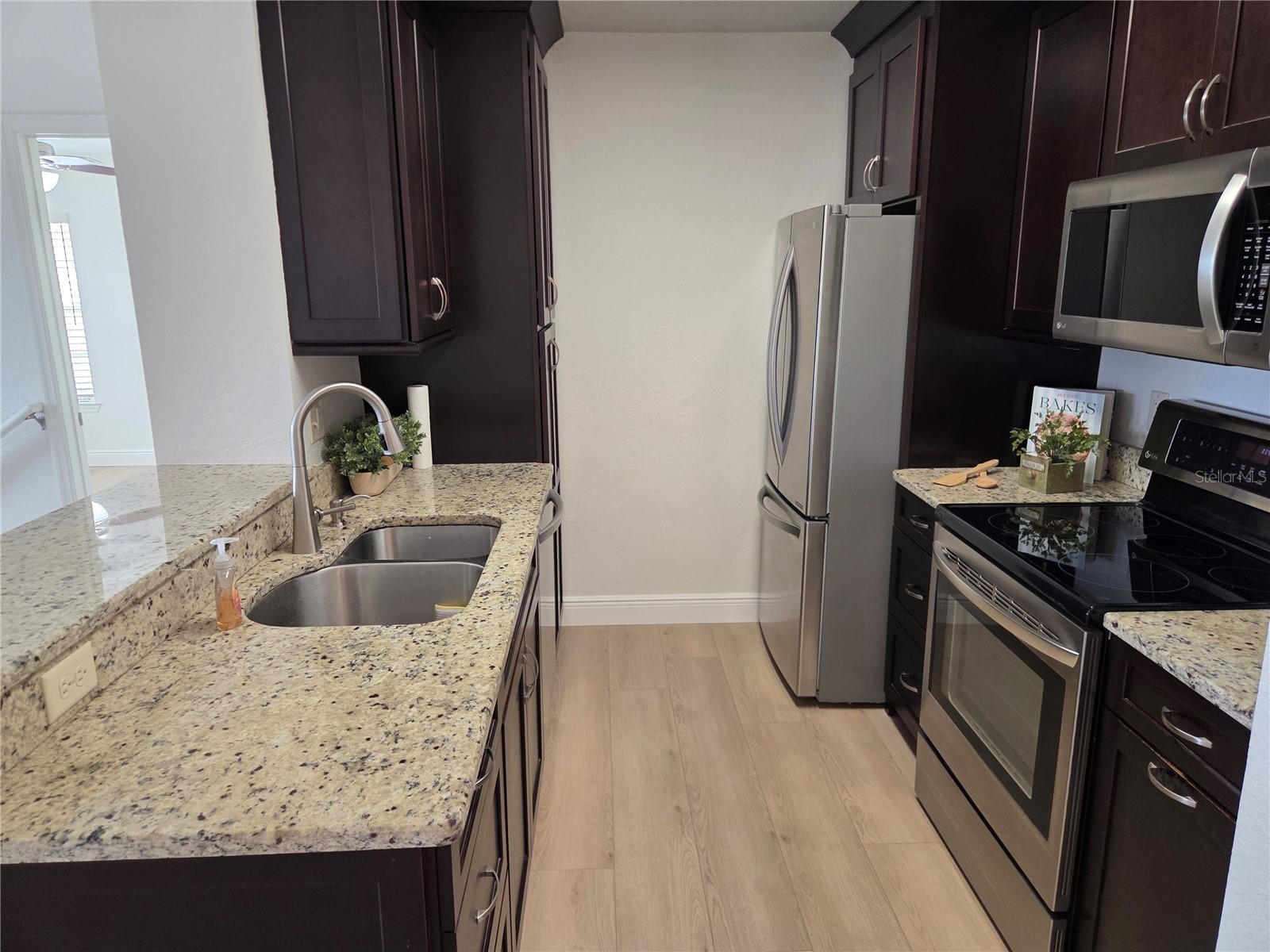 Image 10 of 30 For 8905 Manor Loop 205