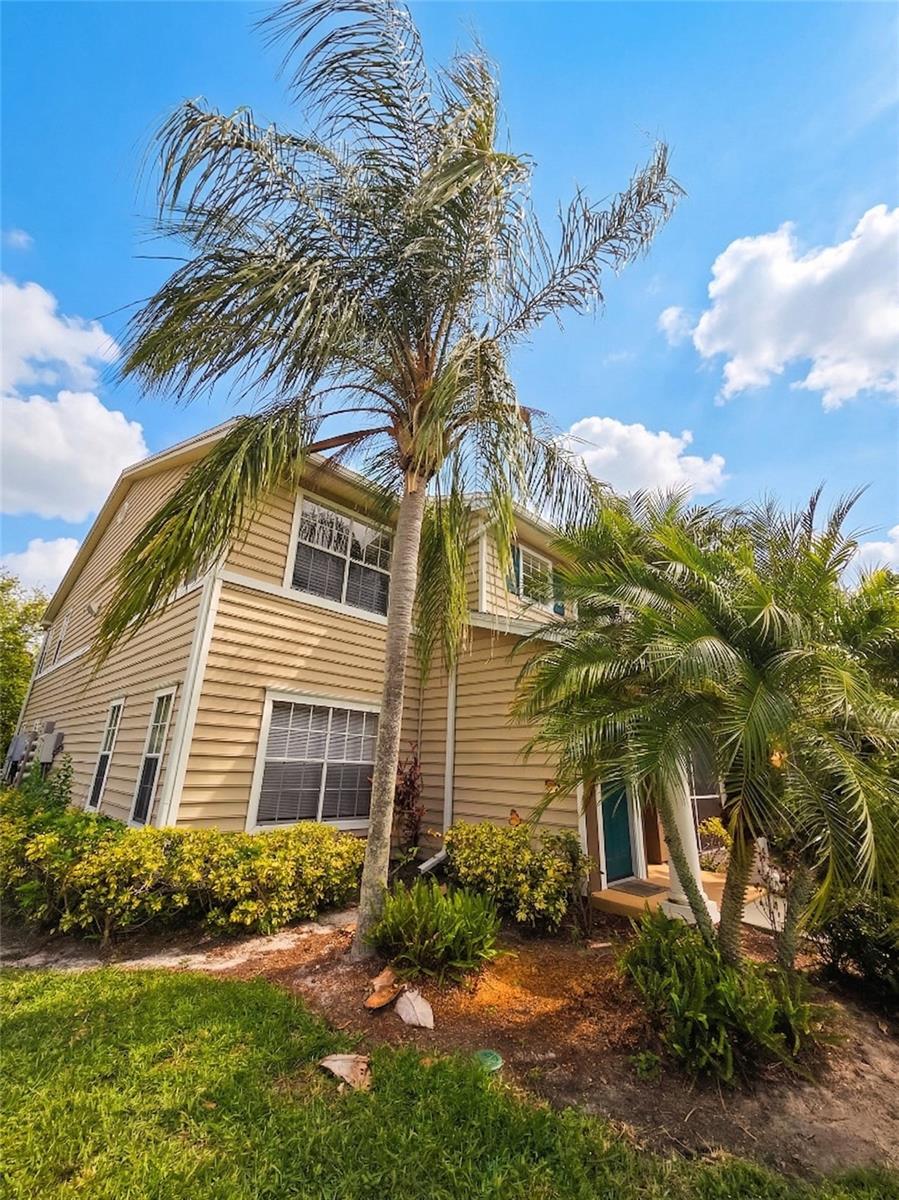 Image 3 of 30 For 8905 Manor Loop 205