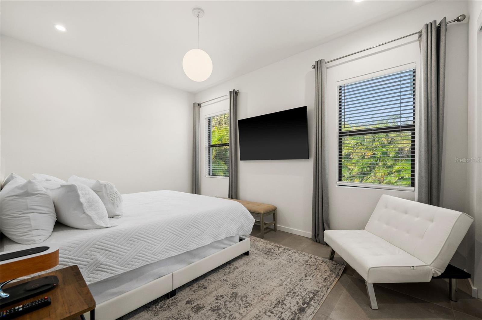 Listing photo id 12 for 5351 Moeller Avenue