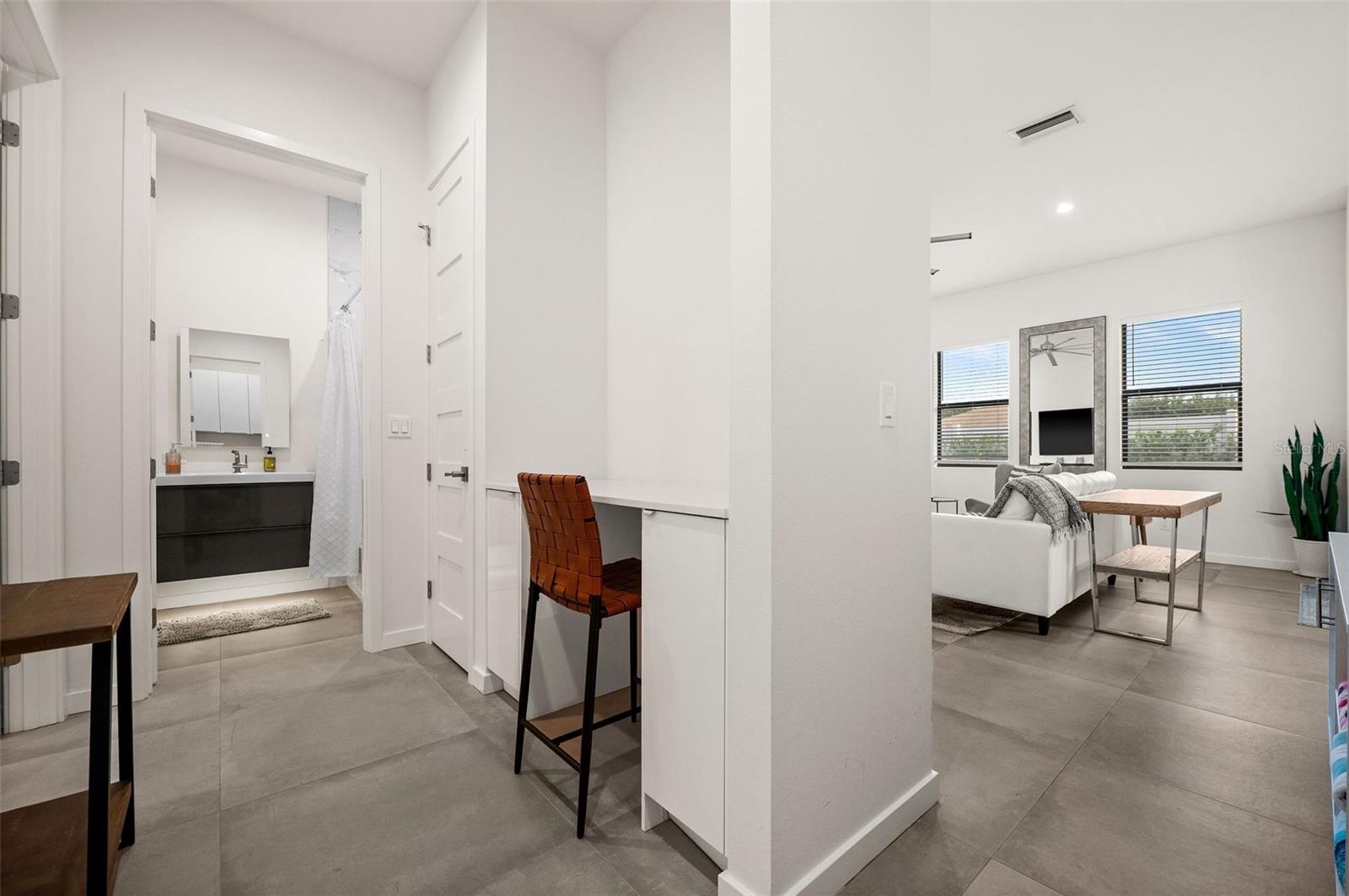 Listing photo id 15 for 5351 Moeller Avenue