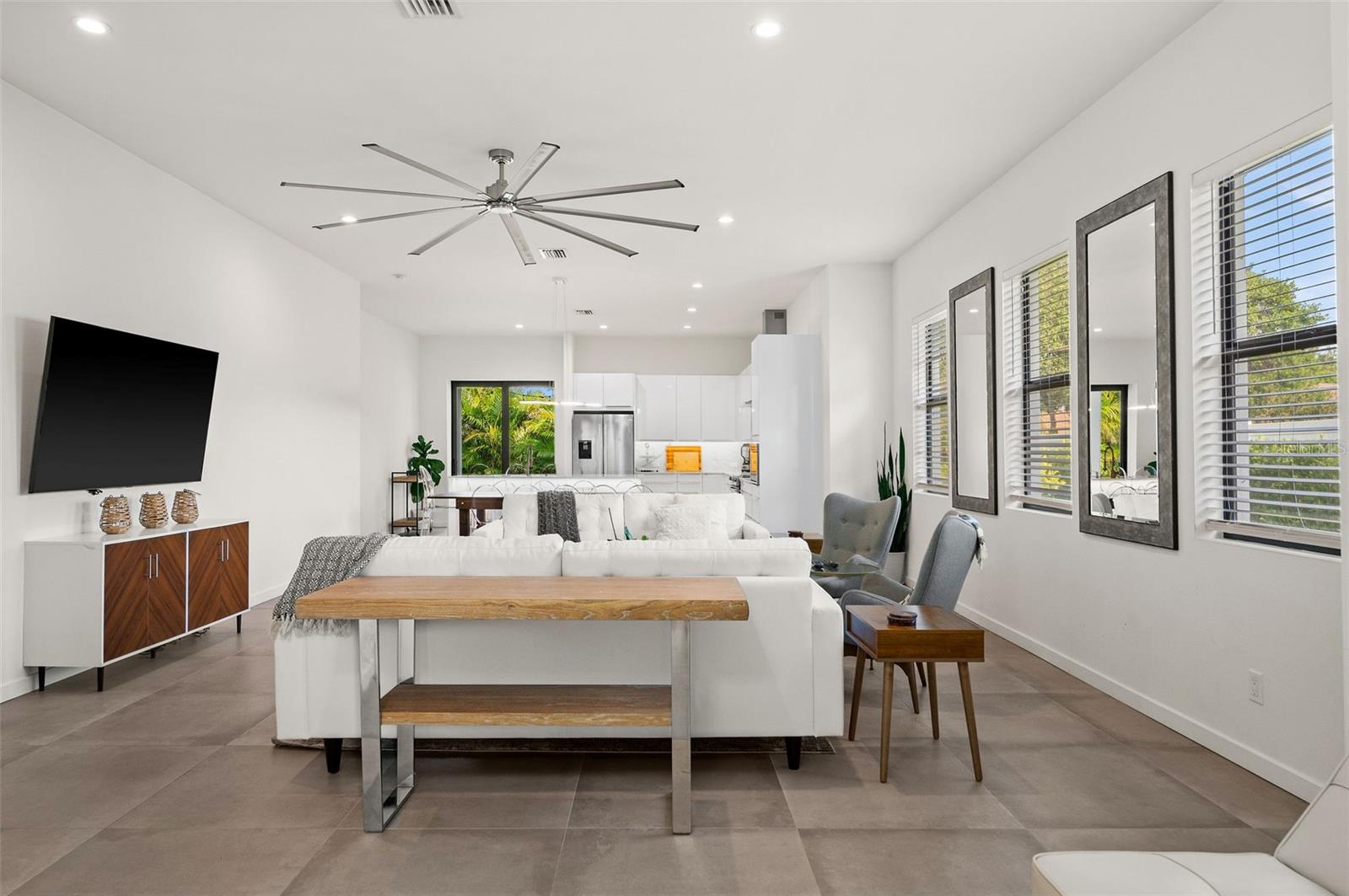 Listing photo id 3 for 5351 Moeller Avenue