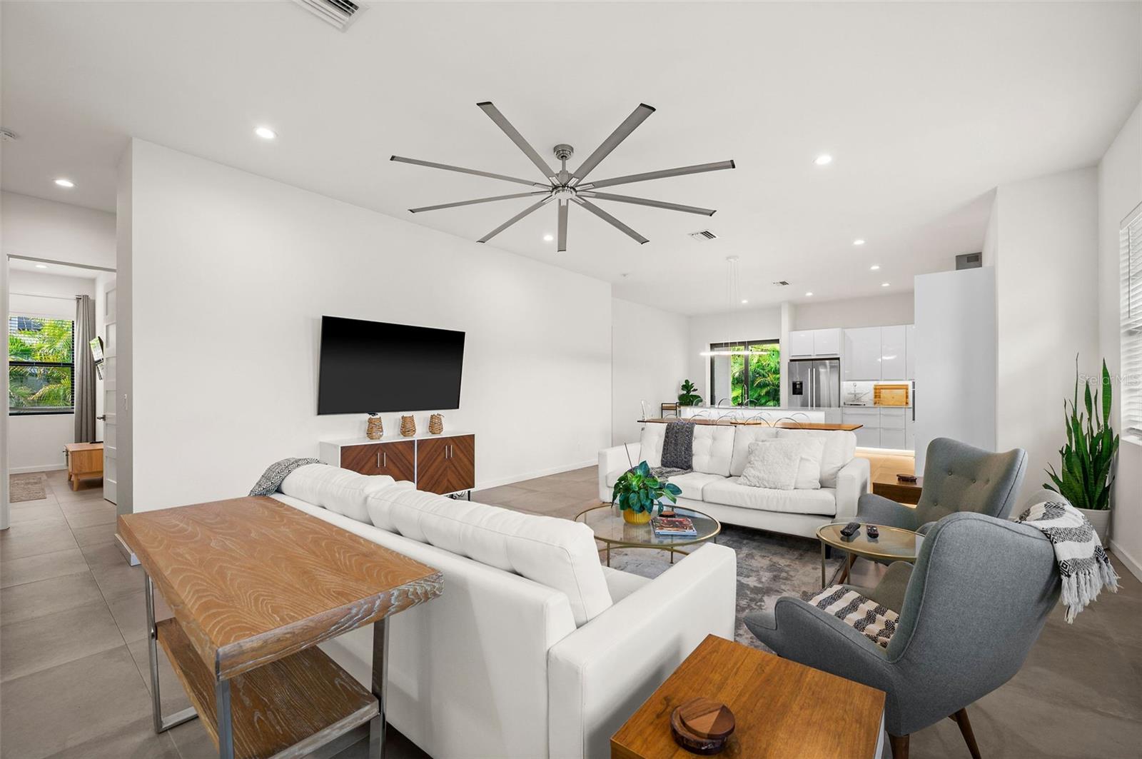 Listing photo id 5 for 5351 Moeller Avenue