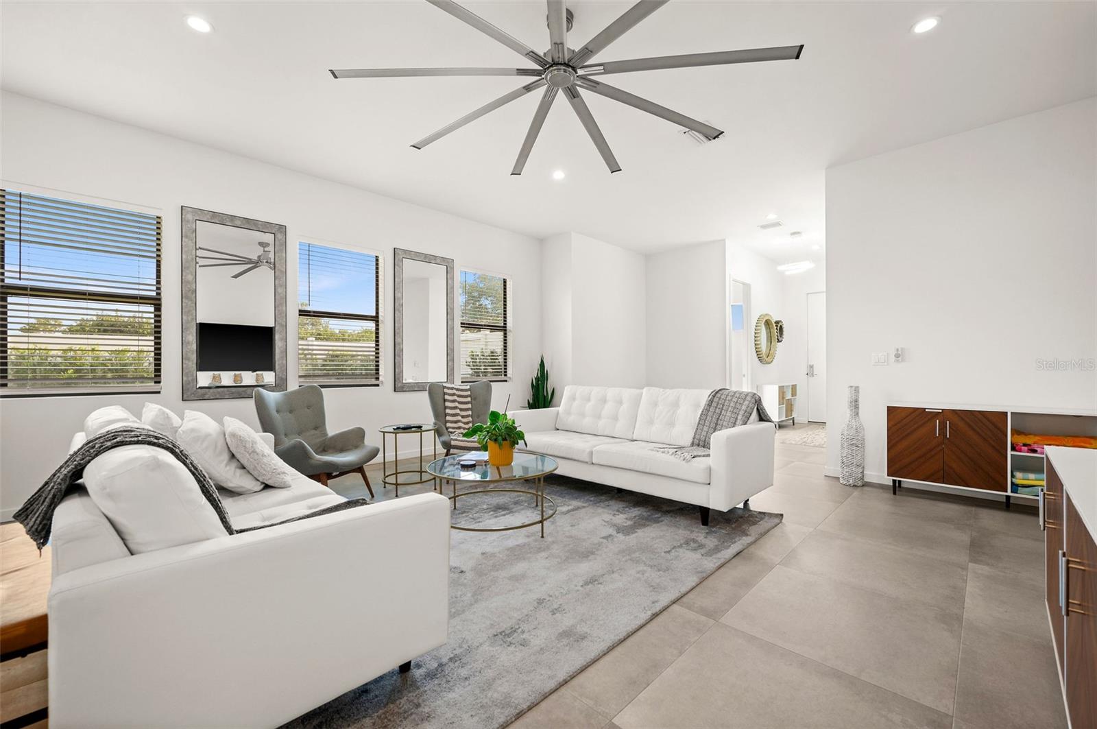 Listing photo id 6 for 5351 Moeller Avenue