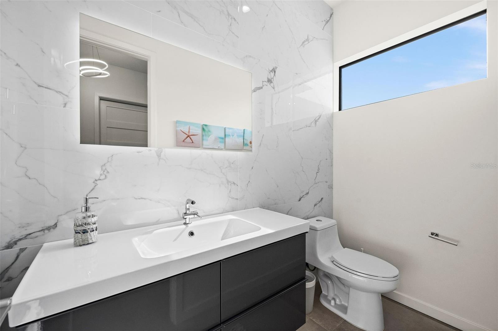 Listing photo id 7 for 5351 Moeller Avenue