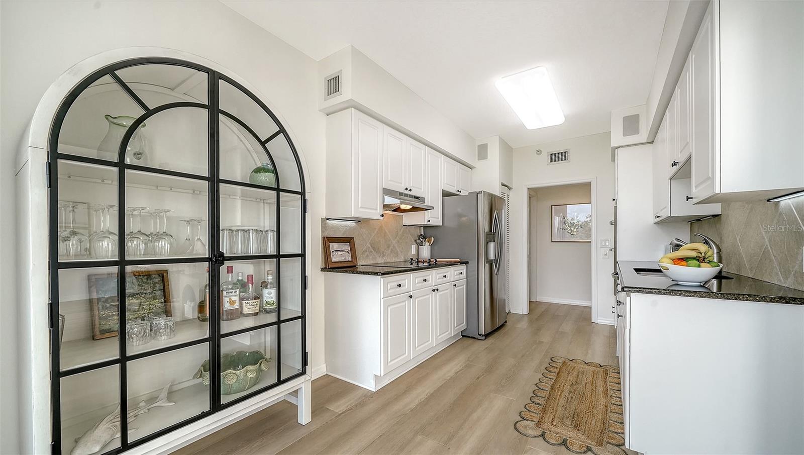 Image 19 of 54 For 1800 Benjamin Franklin Drive B308