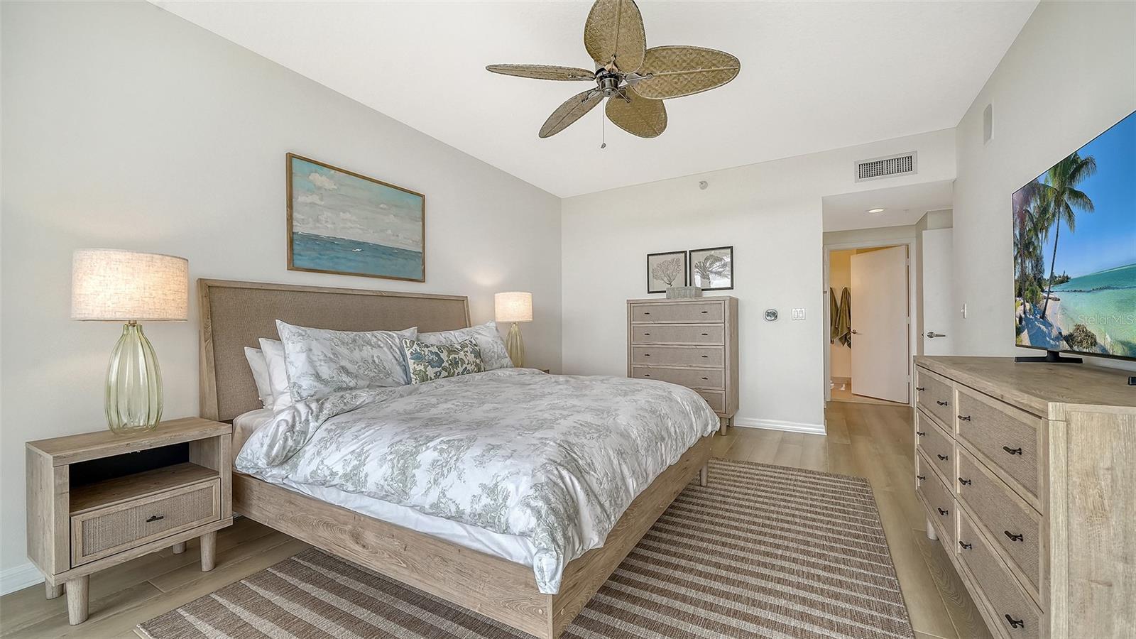 Image 24 of 54 For 1800 Benjamin Franklin Drive B308